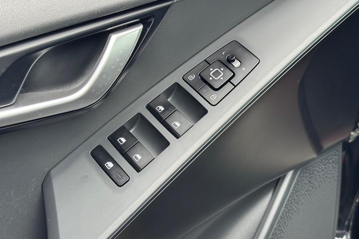 Sort Kia Niro fra 2023