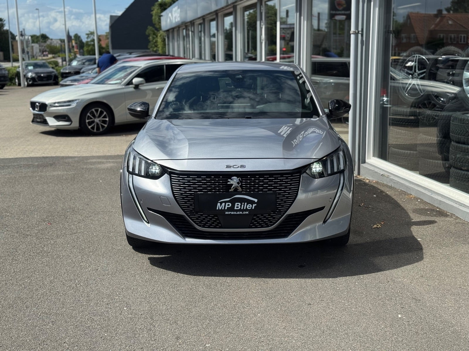 Sølv Peugeot e-208 fra 2023