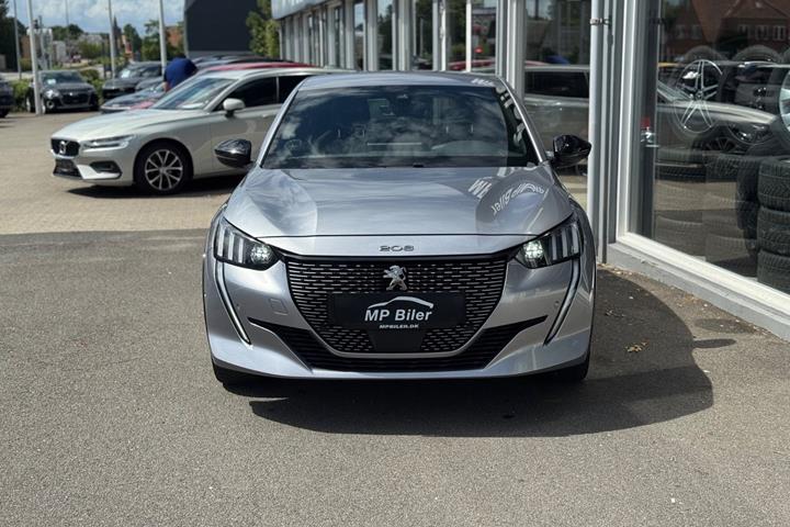 Sølv Peugeot e-208 fra 2023