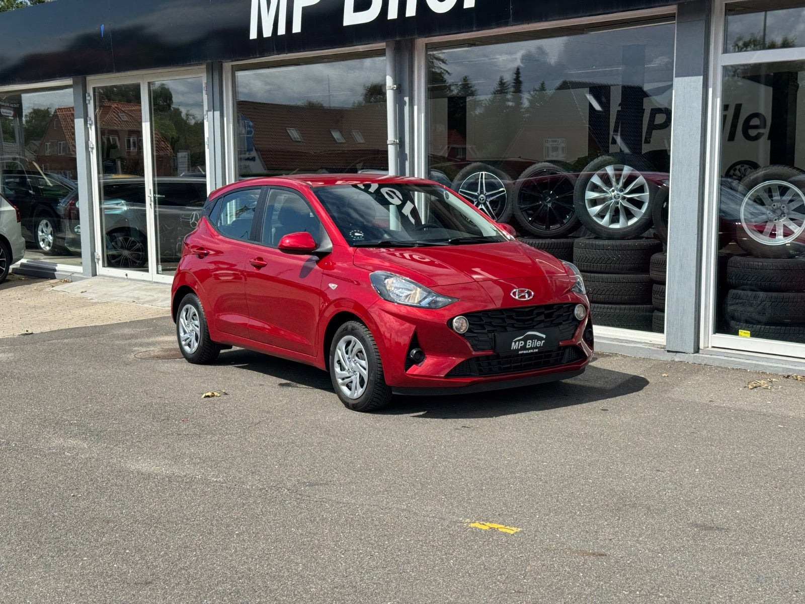 Rød Hyundai i10 fra 2023
