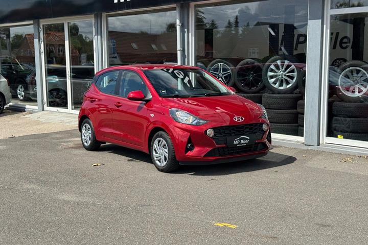 Rød Hyundai i10 fra 2023