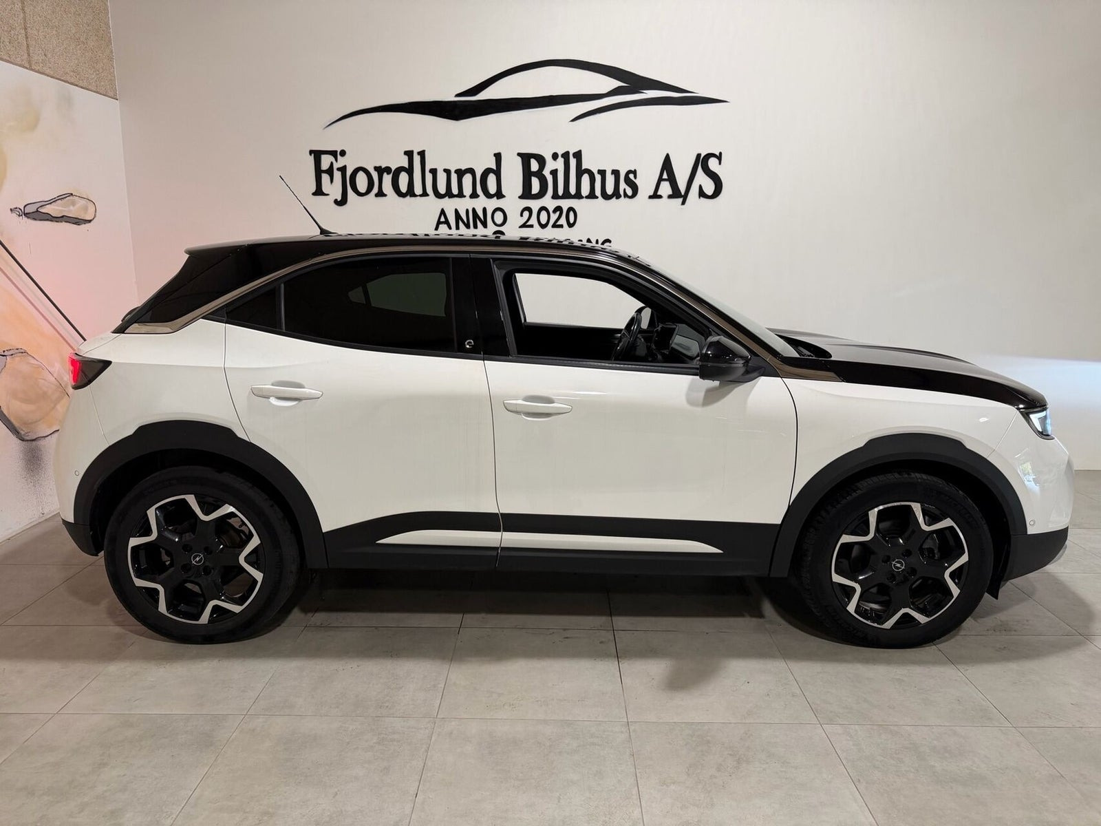 Hvid Opel Mokka-e fra 2022