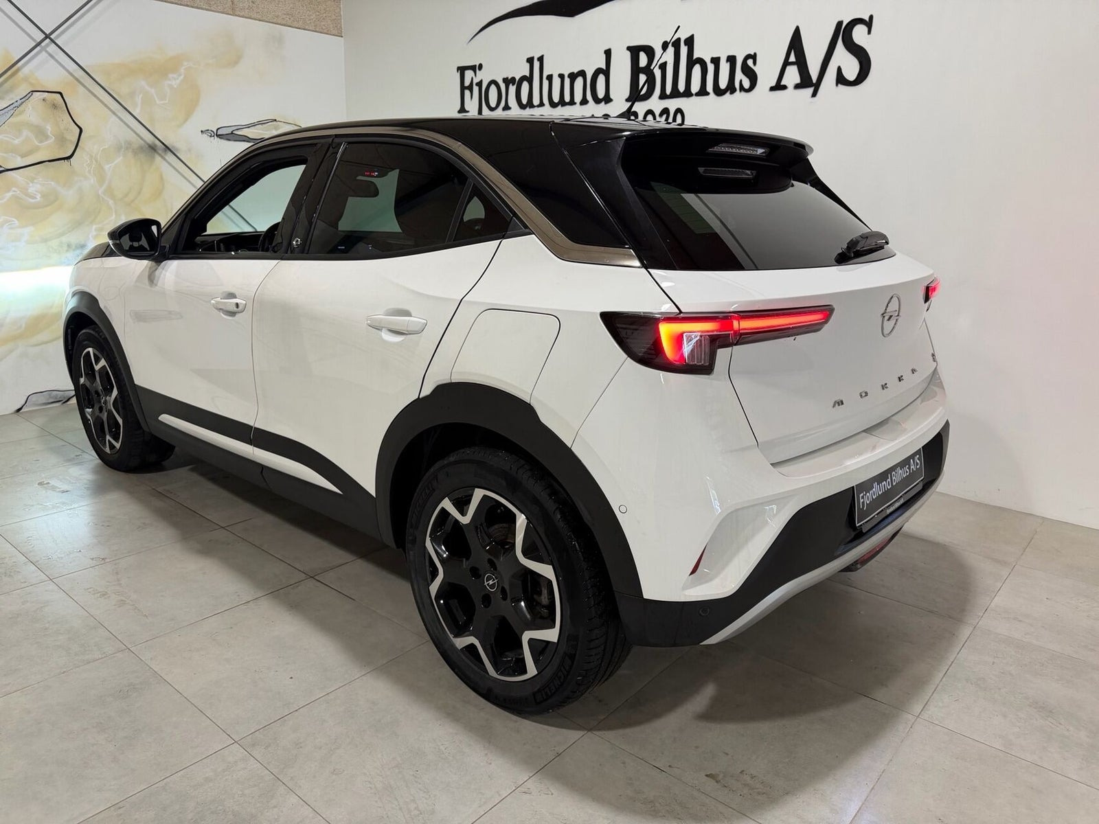 Hvid Opel Mokka-e fra 2022