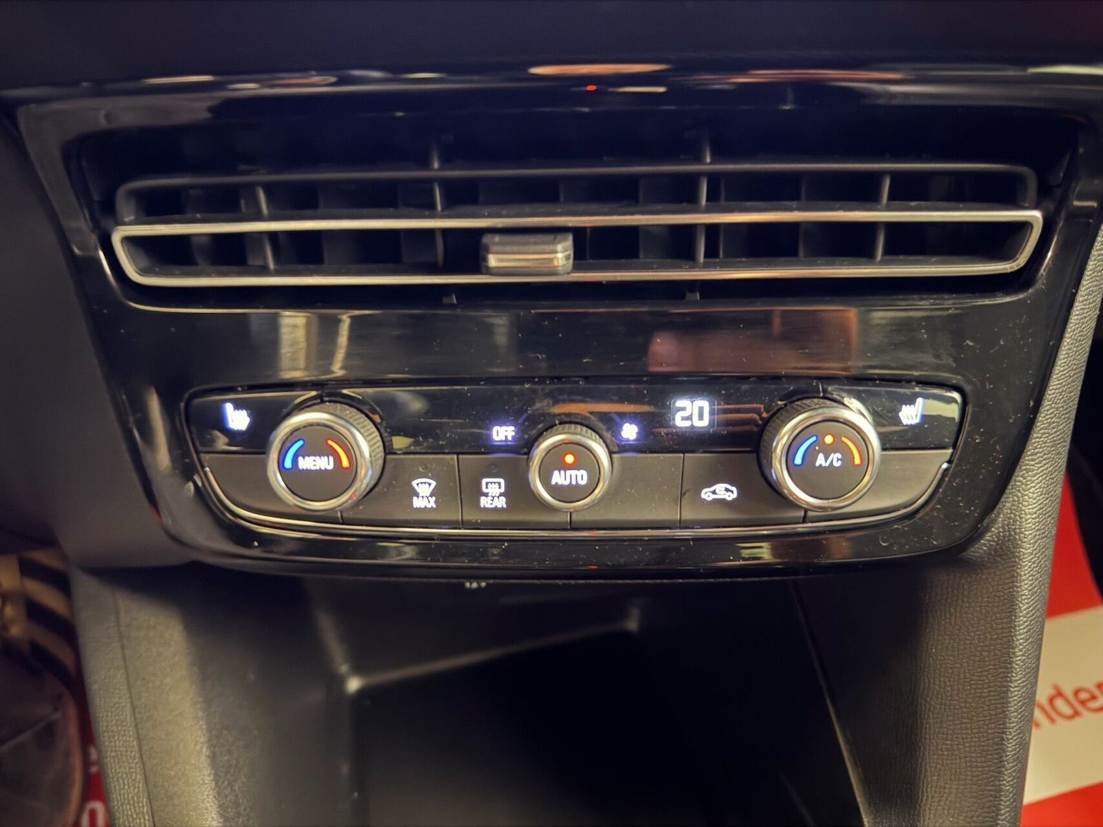 Hvid Opel Mokka-e fra 2022