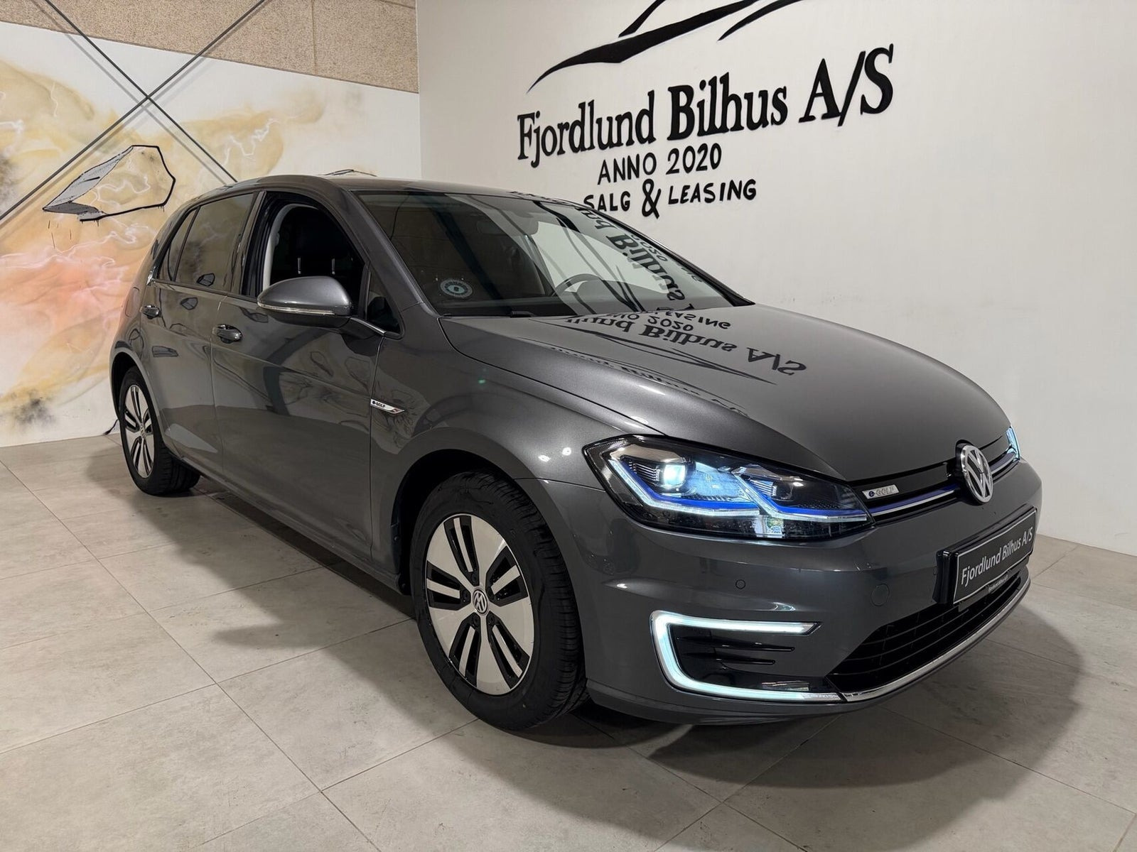 Grå VW e-Golf VII fra 2019