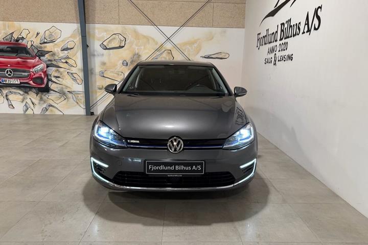 Grå VW e-Golf VII fra 2019
