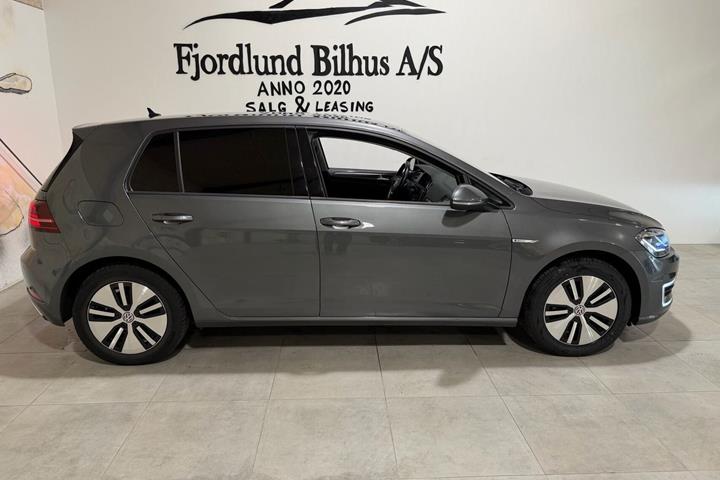 Grå VW e-Golf VII fra 2019