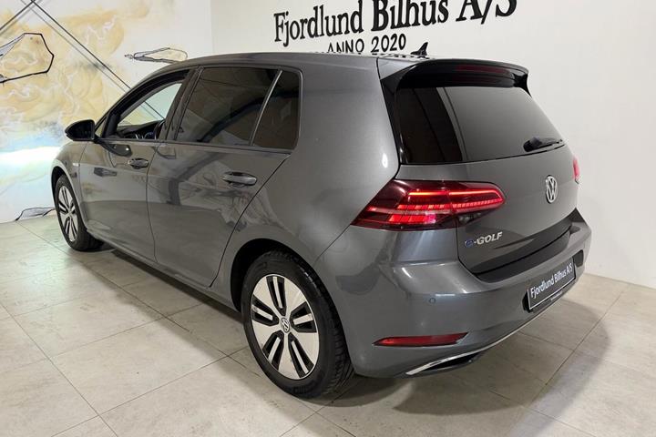 Grå VW e-Golf VII fra 2019