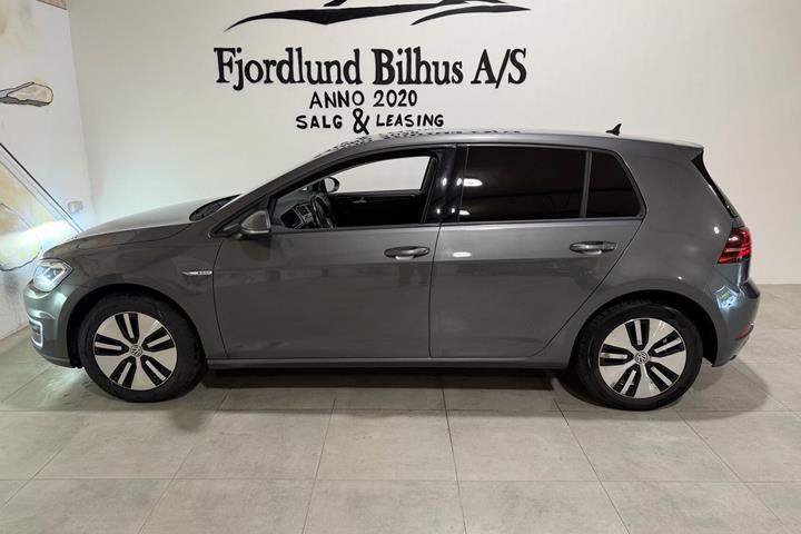 Grå VW e-Golf VII fra 2019