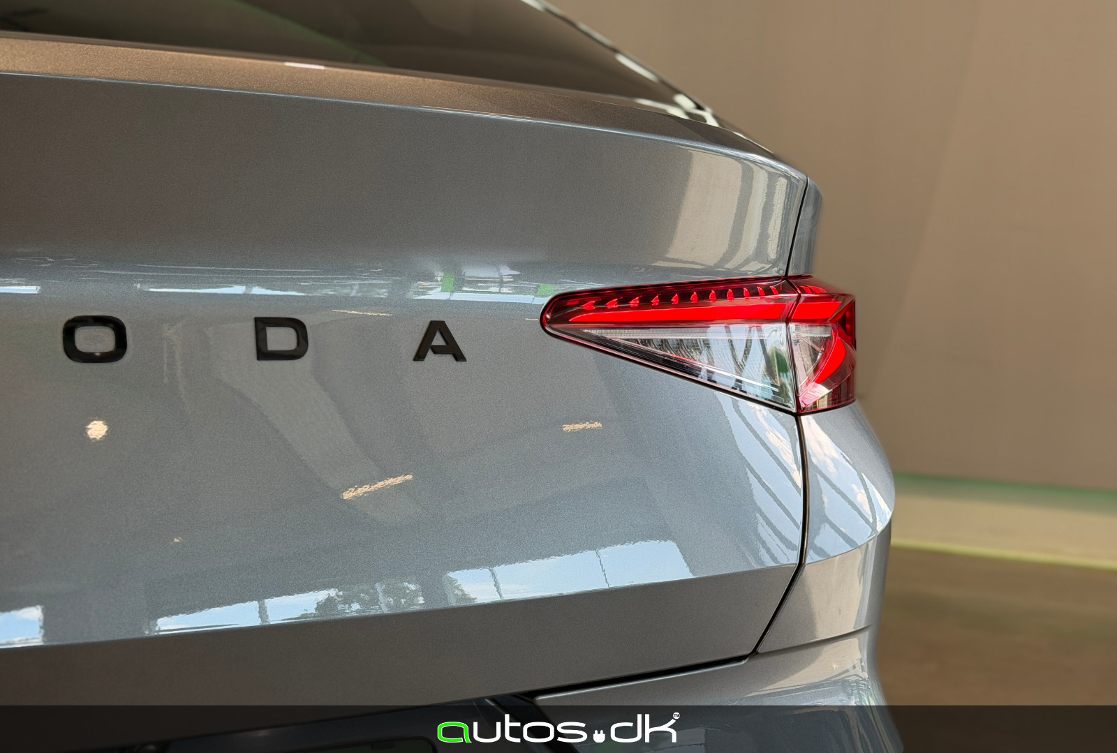 Grå Skoda Enyaq fra 2025