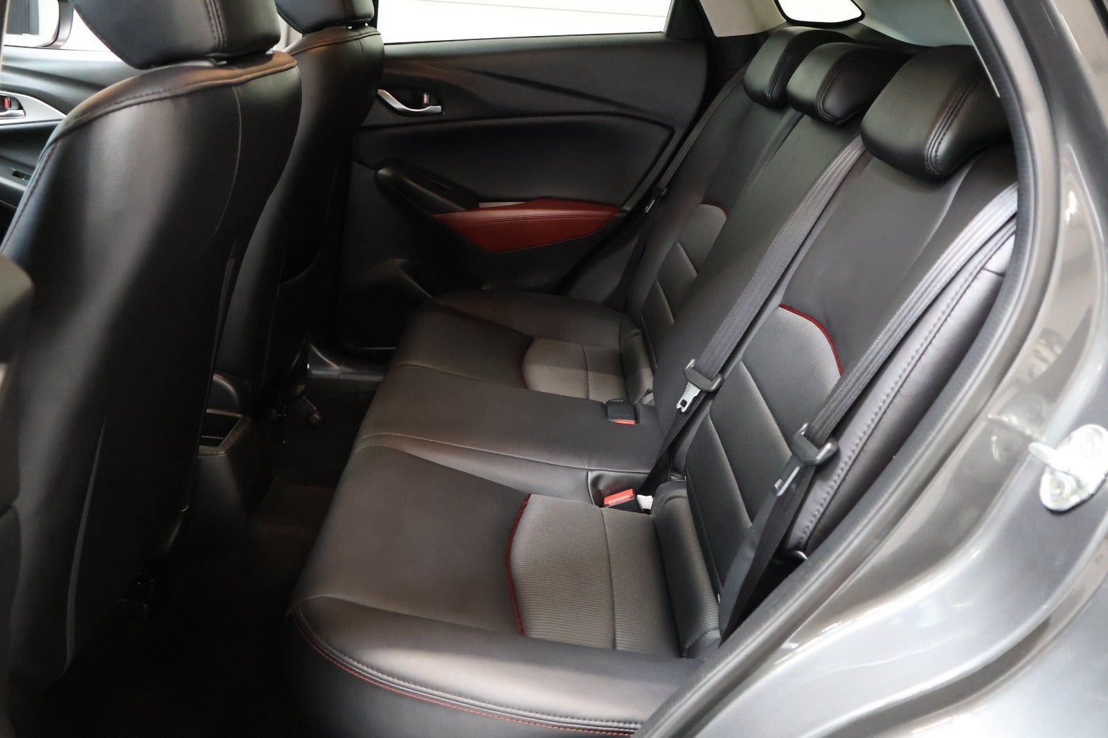 Grå Mazda CX-3 fra 2017