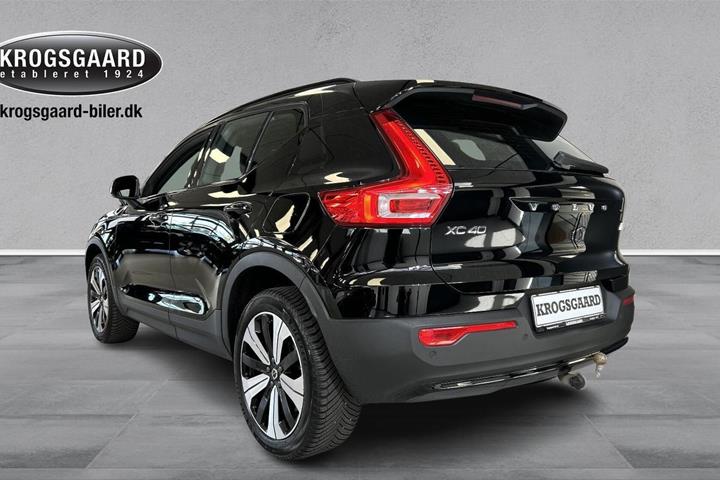 Sort Volvo XC40 fra 2023