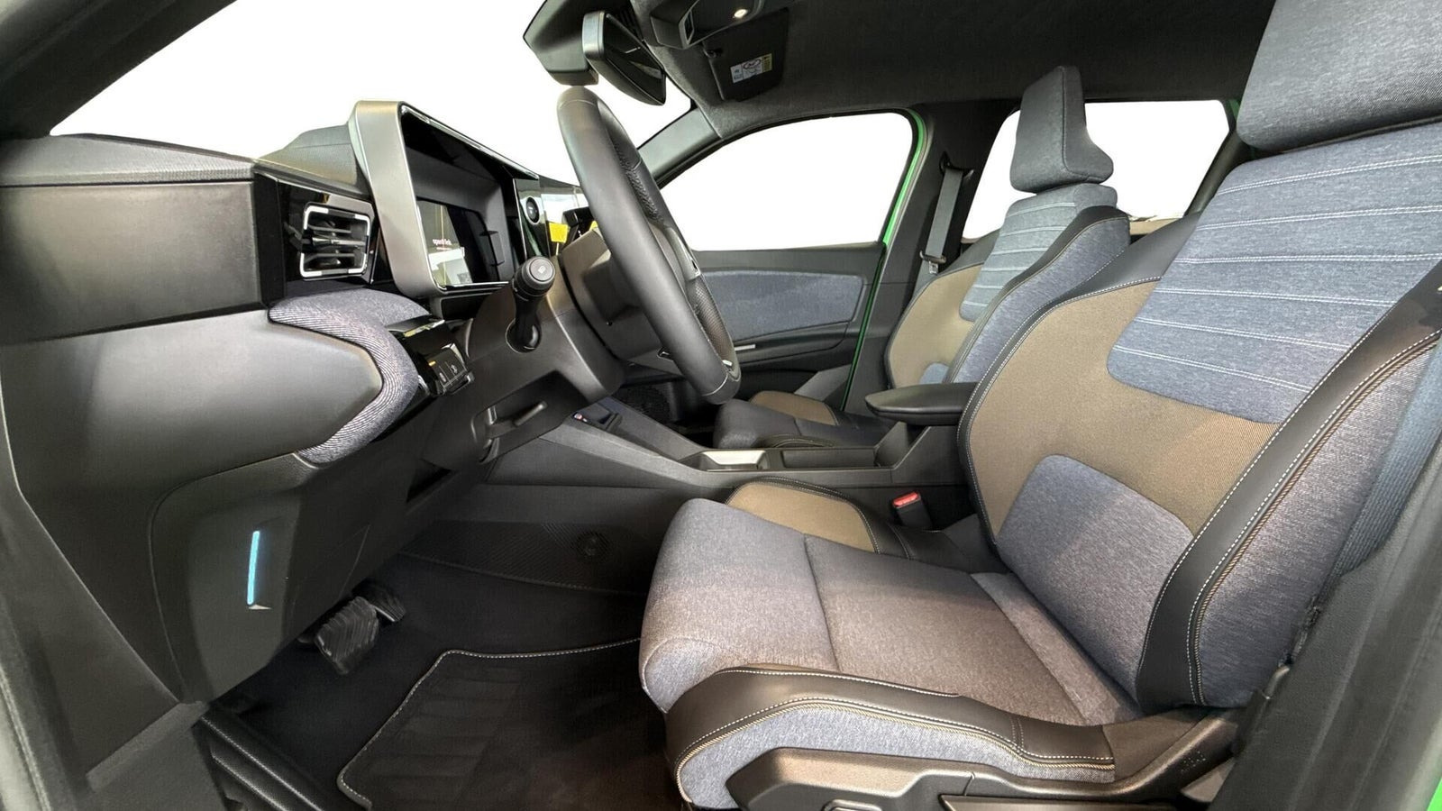 Grøn Renault 5 E-Tech fra 2025