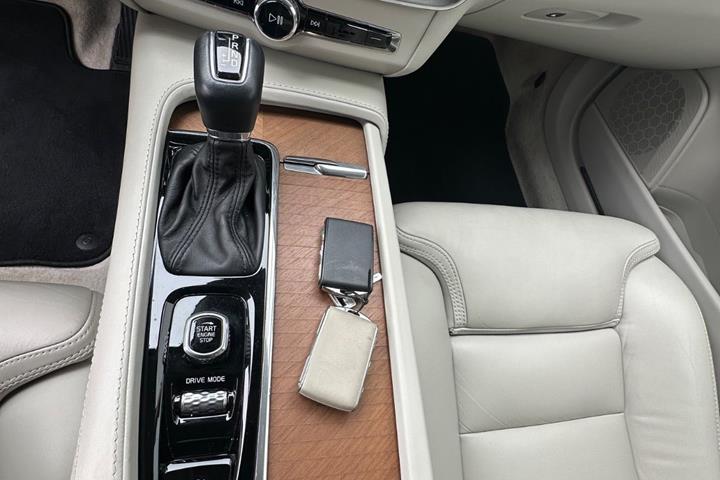 Hvid Volvo V90 fra 2018