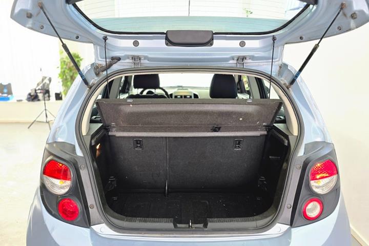 Blå Chevrolet Aveo fra 2011