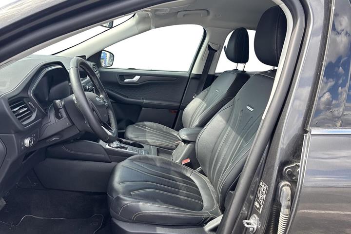 Grå Ford Kuga fra 2021