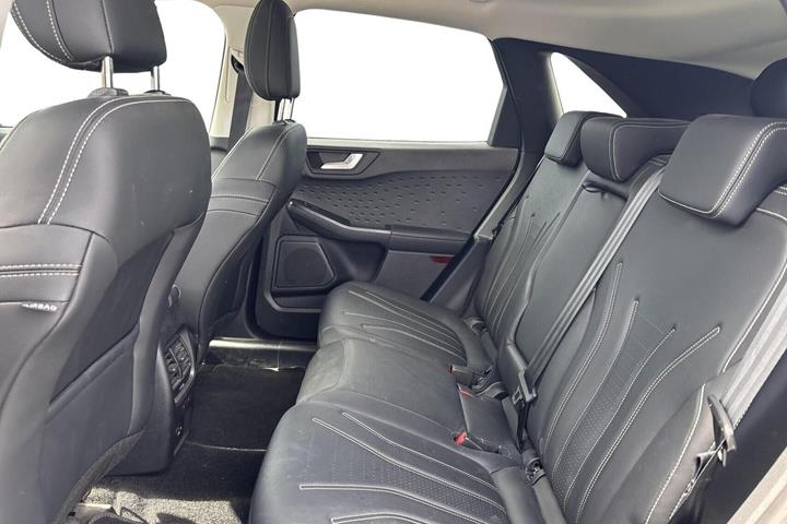 Grå Ford Kuga fra 2021