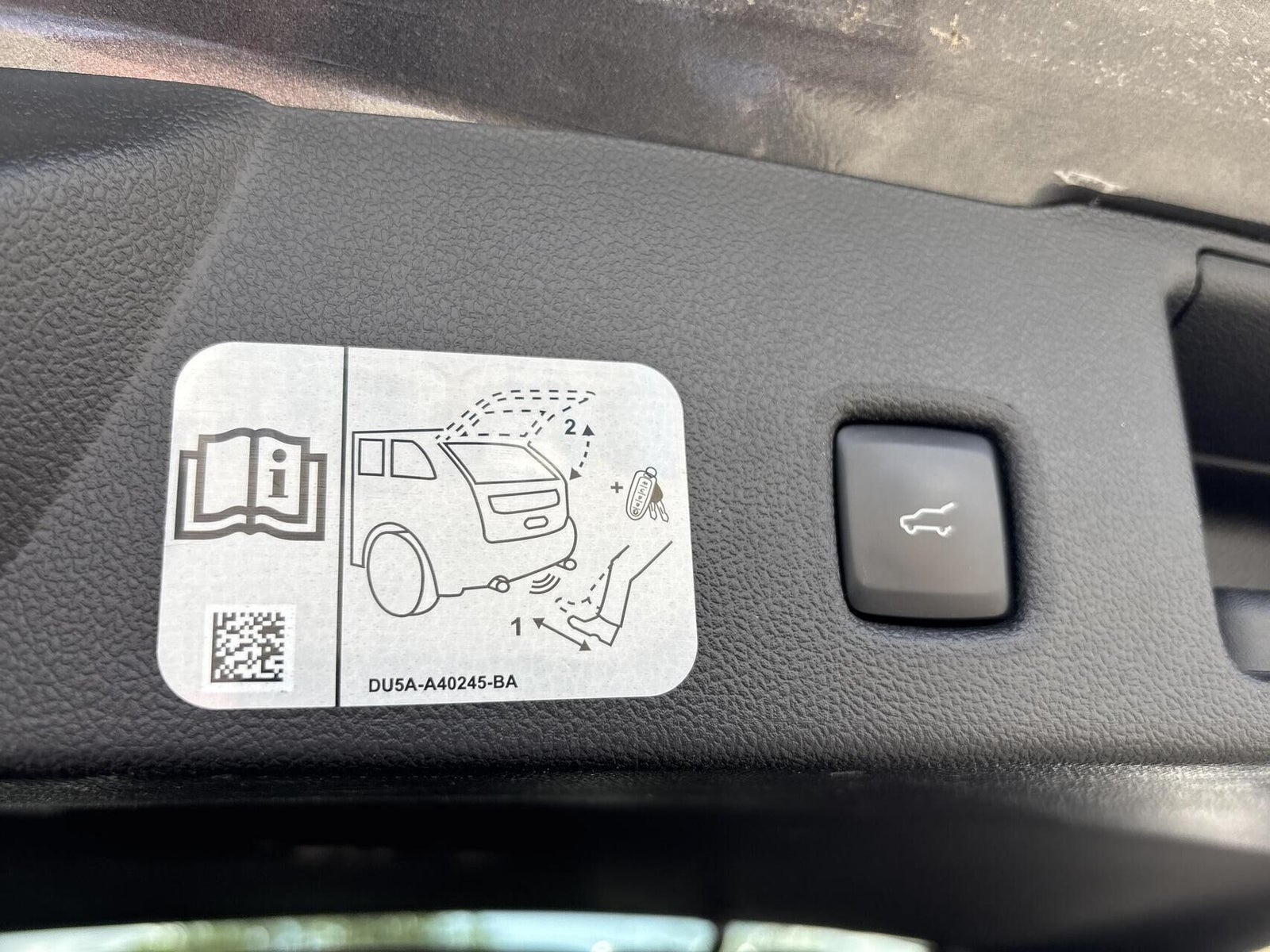 Grå Ford Kuga fra 2021