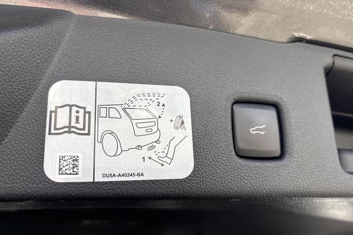 Grå Ford Kuga fra 2021