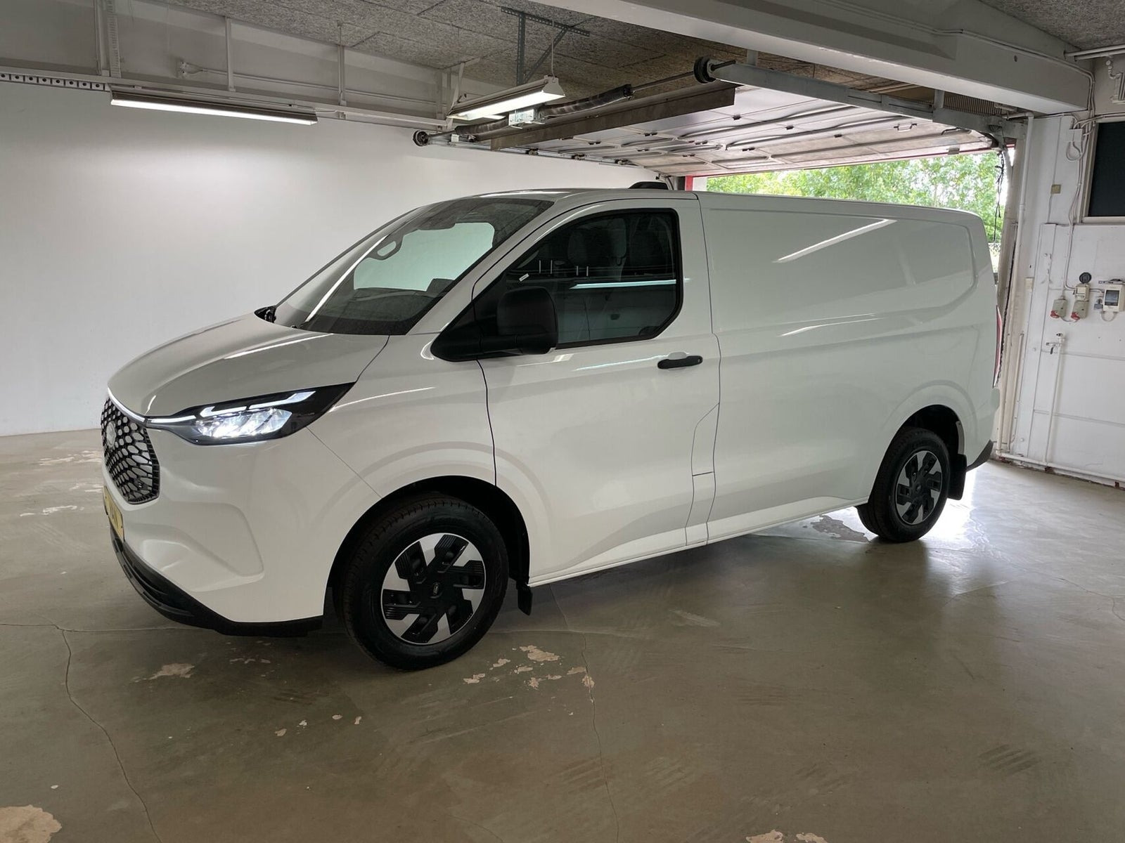 Ford E-Transit Custom 320 L1 64 Trend