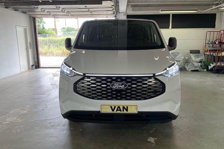 Hvid Ford E-Transit Custom 320 L1 fra 2026