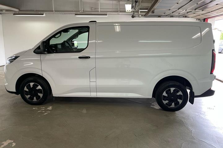 Hvid Ford E-Transit Custom 320 L1 fra 2026