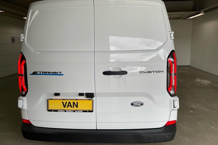 Hvid Ford E-Transit Custom 320 L1 fra 2026