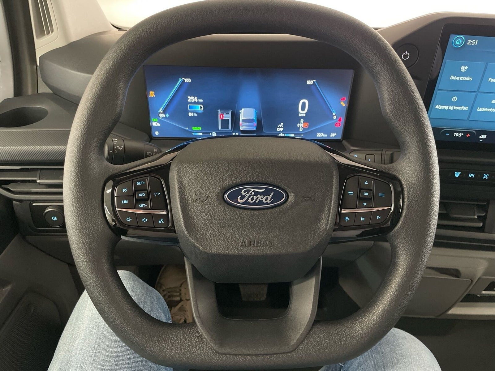 Hvid Ford E-Transit Custom 320 L1 fra 2026
