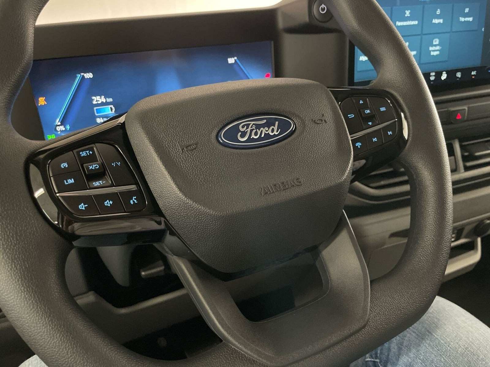 Hvid Ford E-Transit Custom 320 L1 fra 2026