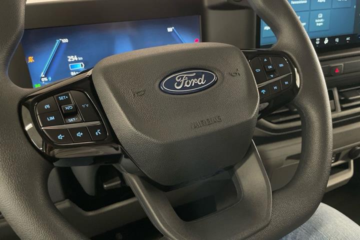 Hvid Ford E-Transit Custom 320 L1 fra 2026
