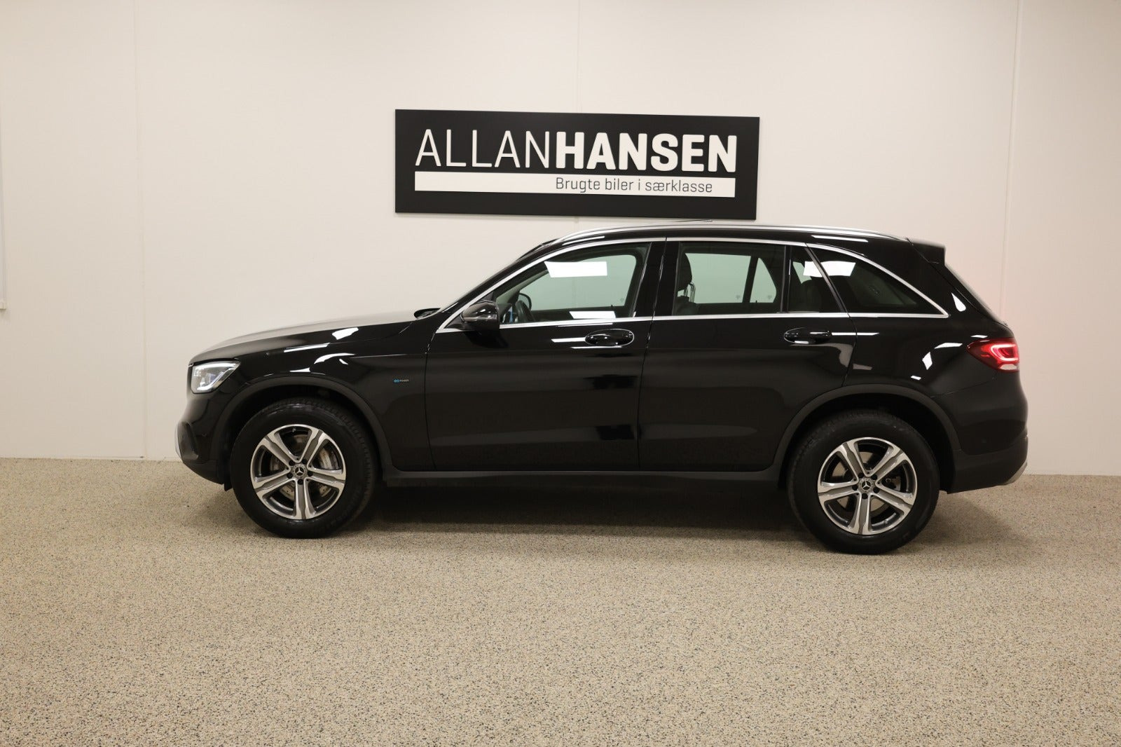Sort Mercedes GLC300 de fra 2021