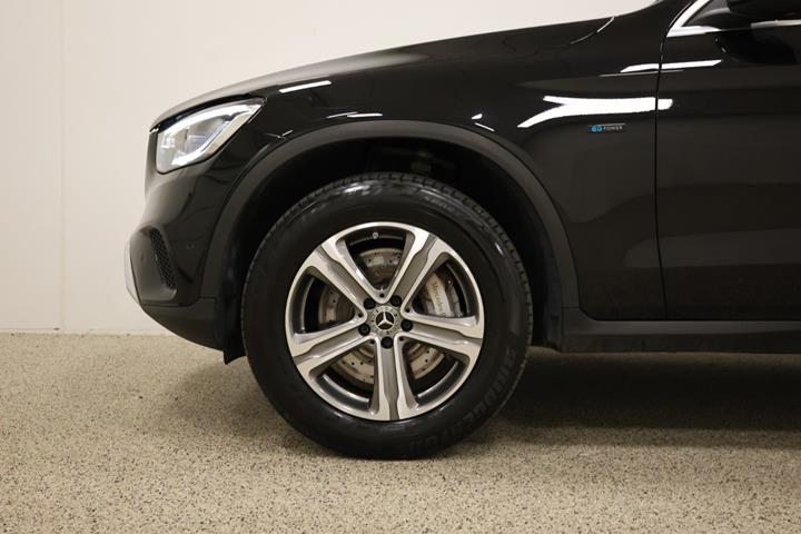 Sort Mercedes GLC300 de fra 2021