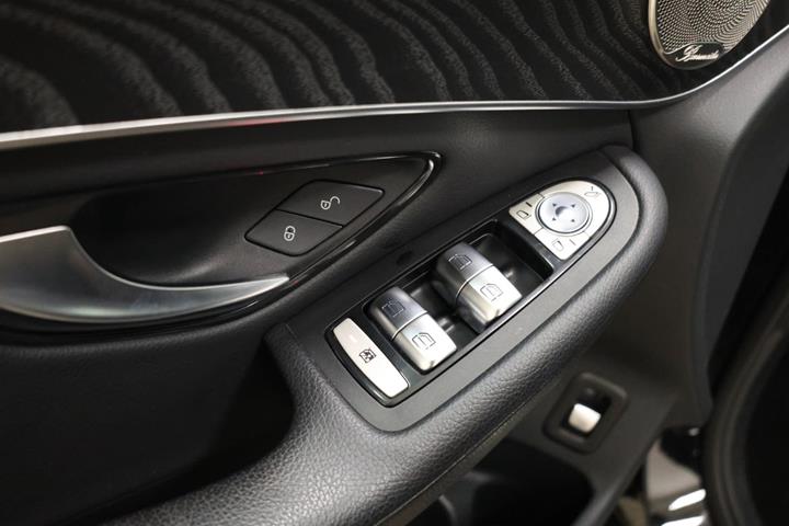 Sort Mercedes GLC300 de fra 2021