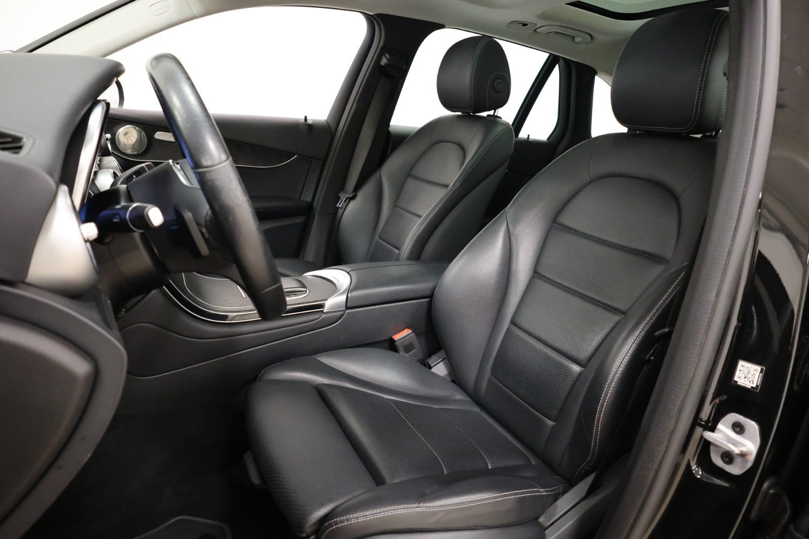Sort Mercedes GLC300 de fra 2021