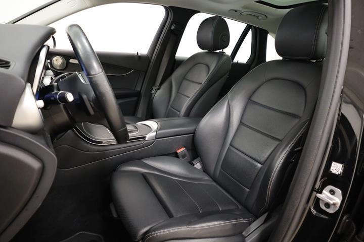 Sort Mercedes GLC300 de fra 2021