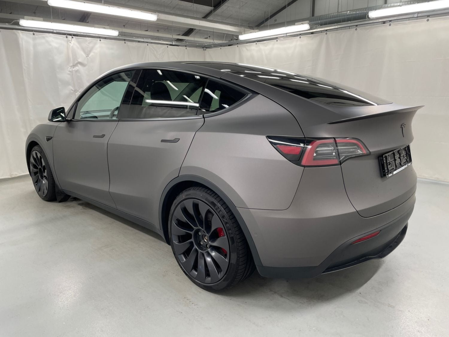 Sort Tesla Model Y fra 2022