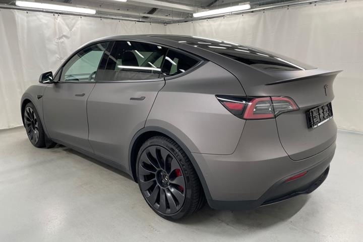 Sort Tesla Model Y fra 2022