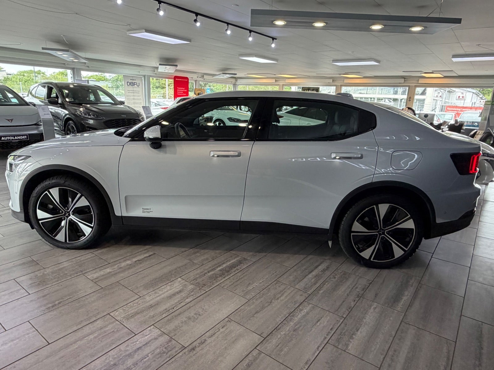Hvid Polestar 2 fra 2023