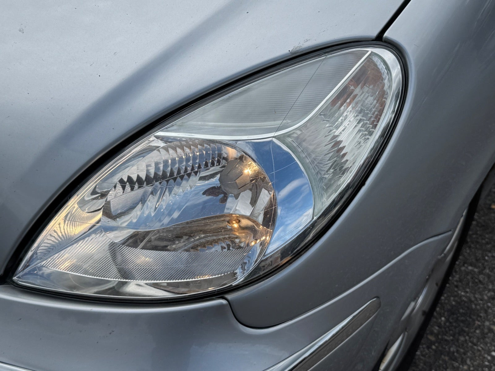 Sølv Citroën Xsara Picasso fra 2004 set udefra
