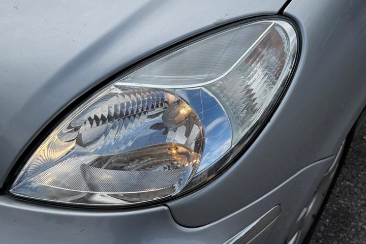 Sølv Citroën Xsara Picasso fra 2004 set udefra