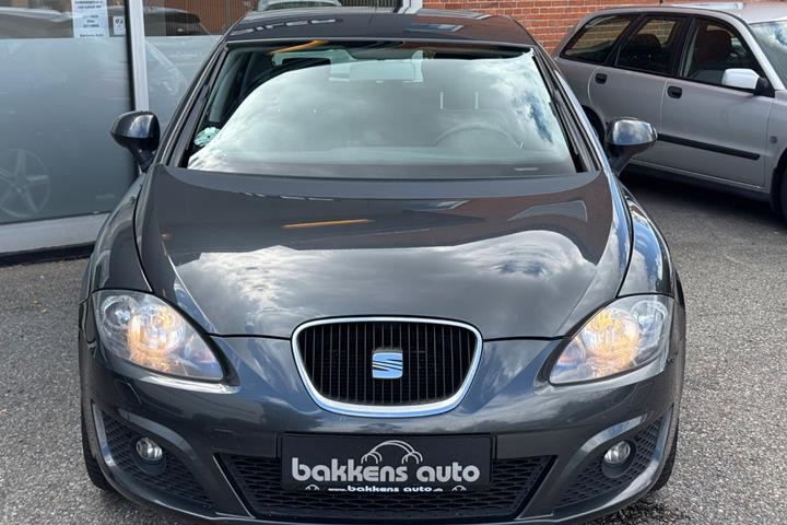 Grå Seat Leon fra 2012