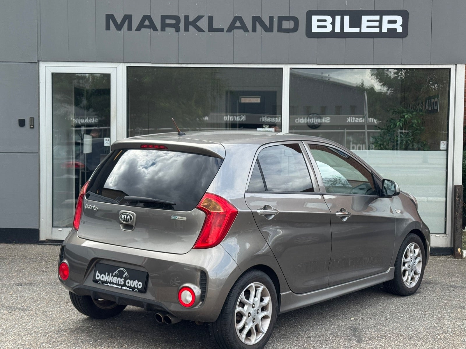 Grå Kia Picanto fra 2016