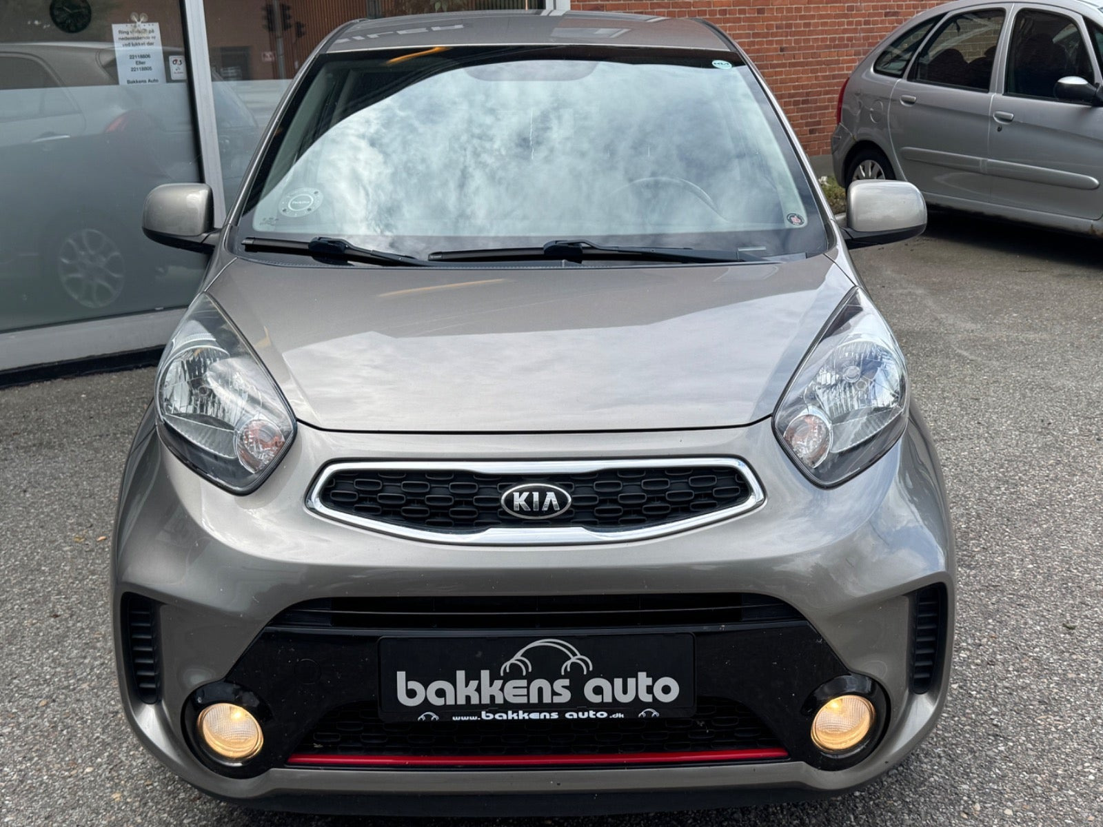 Grå Kia Picanto fra 2016