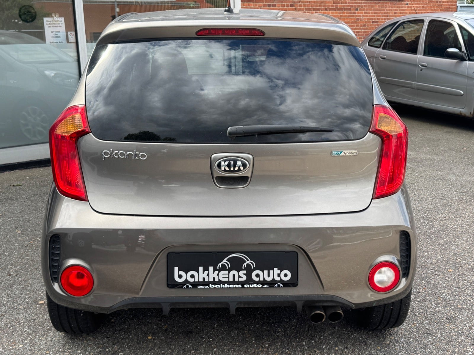 Grå Kia Picanto fra 2016