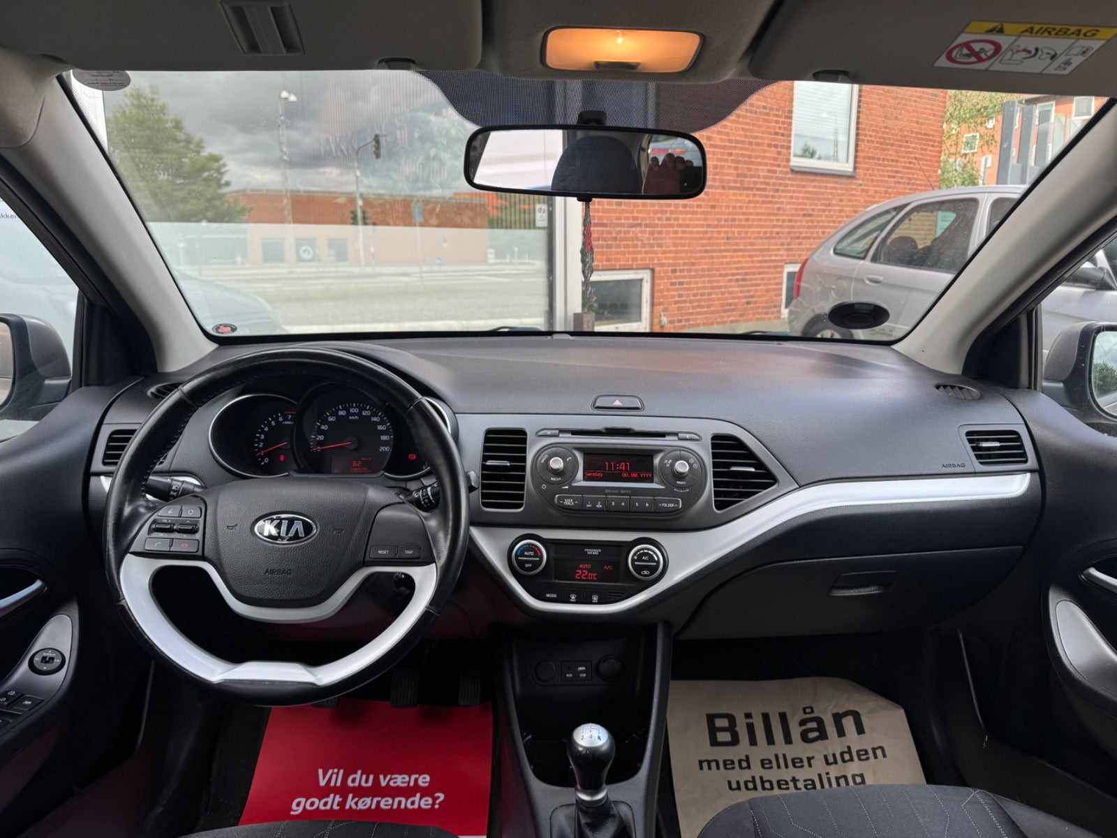 Grå Kia Picanto fra 2016