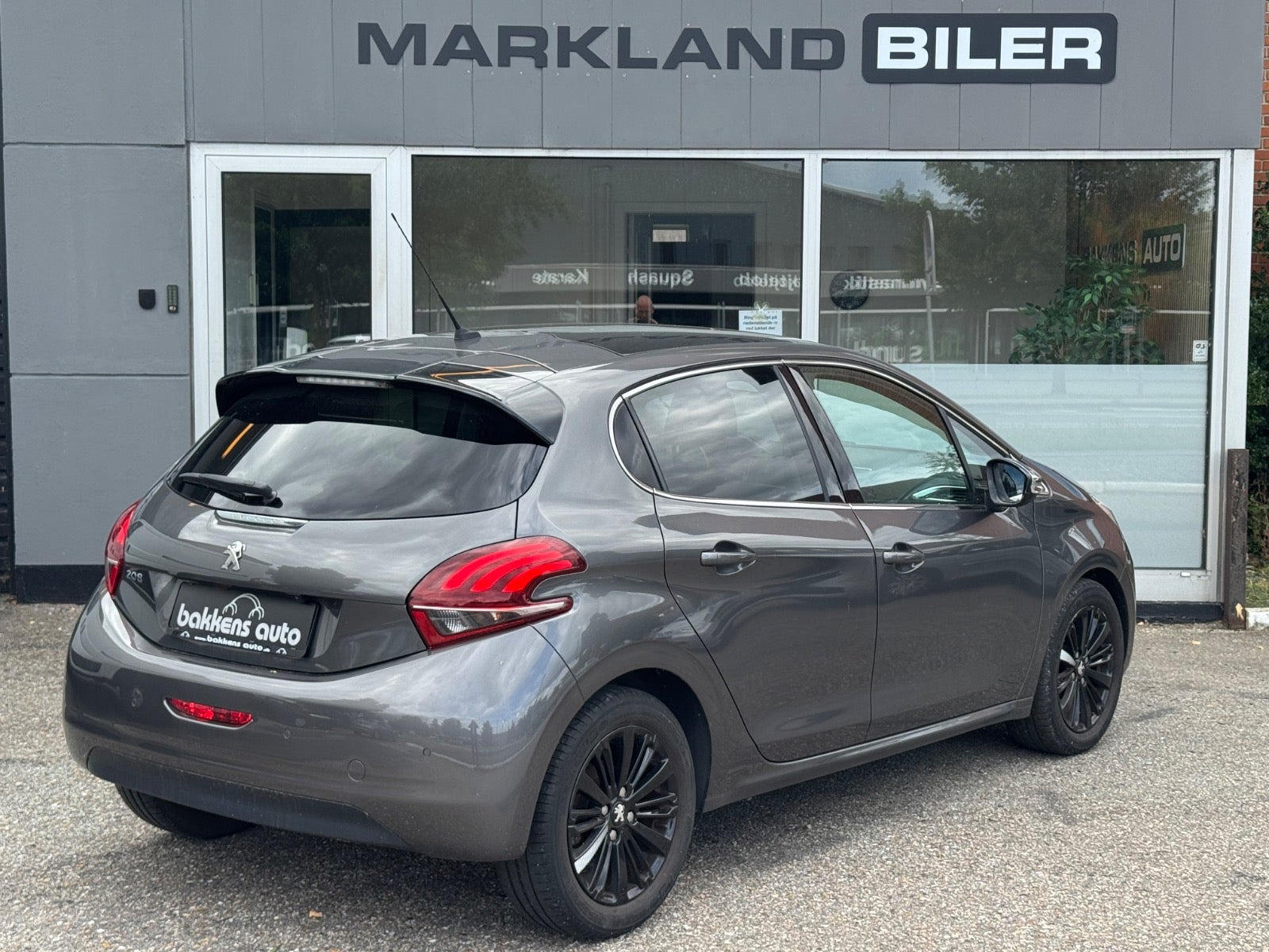 Grå Peugeot 208 fra 2018