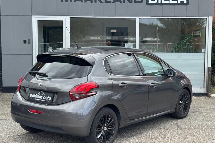 Grå Peugeot 208 fra 2018