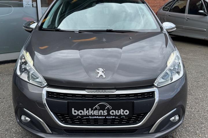 Grå Peugeot 208 fra 2018