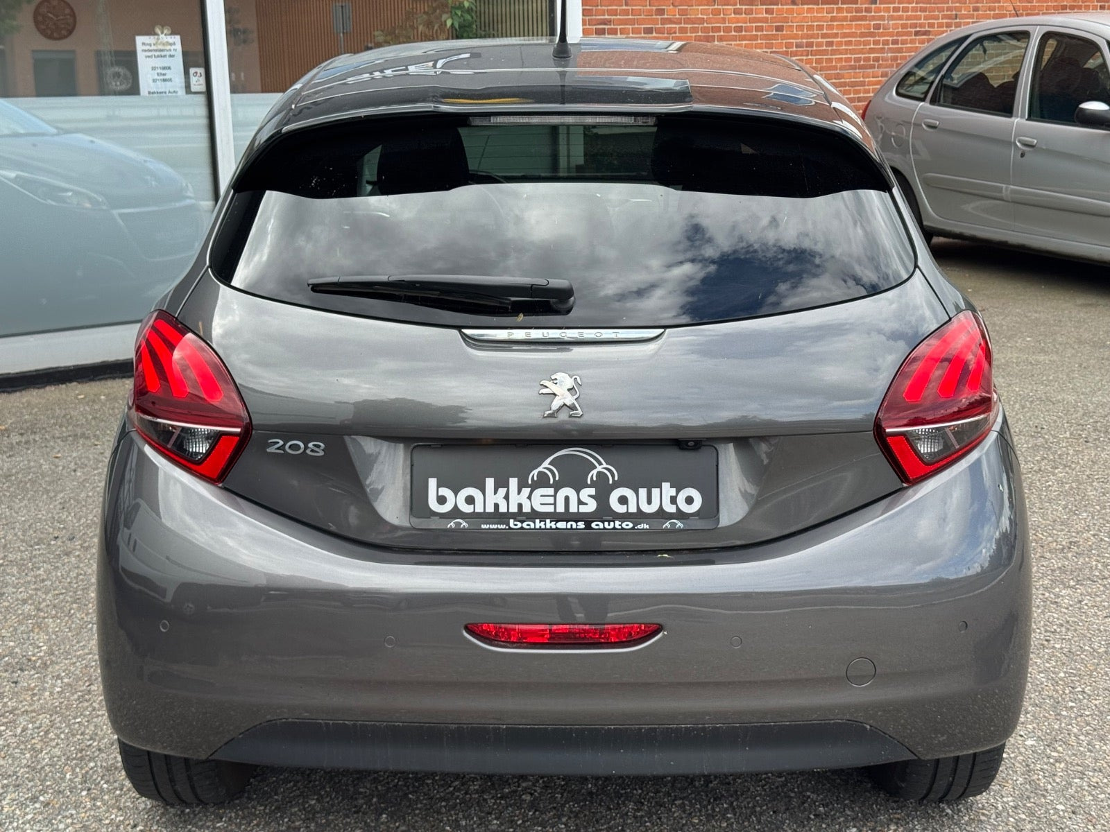 Grå Peugeot 208 fra 2018