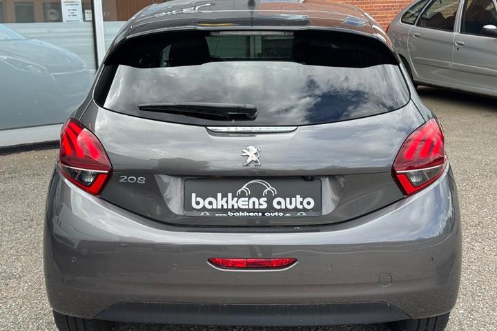 Grå Peugeot 208 fra 2018